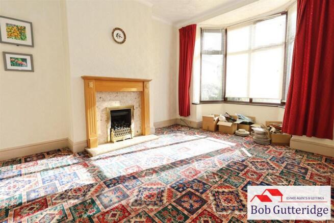 BAY FRONTED LOUNGE