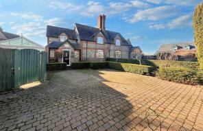 47, The Street, Motcombe SP7 9PF