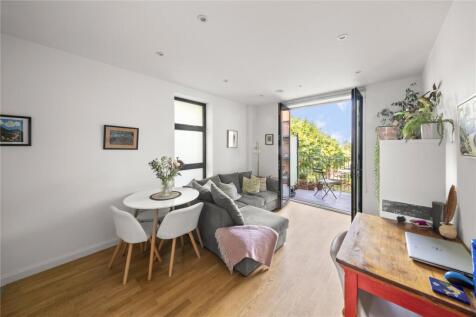 Station Approach, Ruislip, HA4