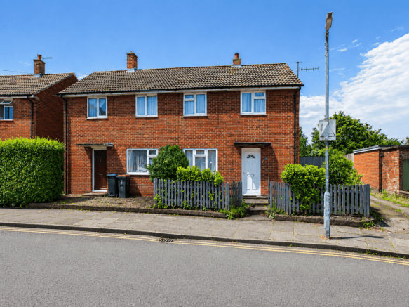 Modern 2 Bedroom House with Garden