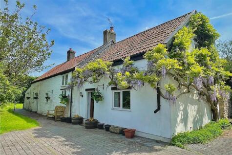 Period cottage nestled away close to Clevedon Town Centre
