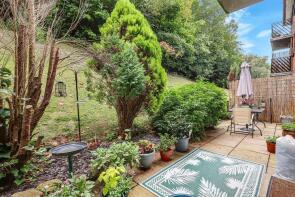 16, Treetops, Hillside Road, Whyteleafe CR3 0BY