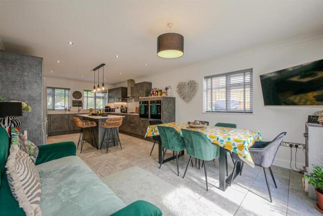 Kitchen/Dining Room