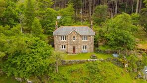 East Lodge, A896 Torridon Junction - West Lodge Access, Achnasheen IV22 2EU
