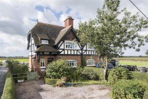 2, School Cottages, Nantwich Road, Wimboldsley, Middlewich CW10 0LN