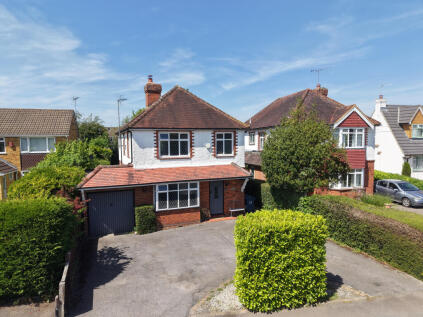 Wycombe Road, Holmer Green, Buckinghamshire, HP15 6RX