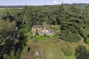 Sleepy Oaks, Farnham Road, Tilford, Farnham GU10 2AU