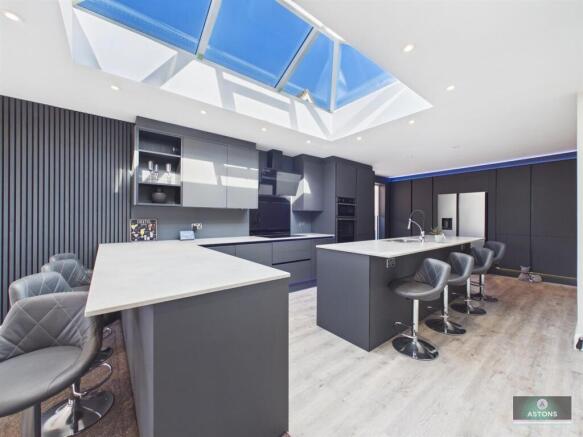 CAM02067G0-PR0236-STILL013.jpg