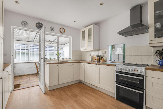 19 Kitchen.JPG
