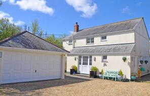 Sunny Corner, The Bowling Green, Truro TR2 5JN