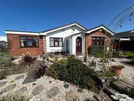 42, East Avenue, Wrexham LL11 2EH