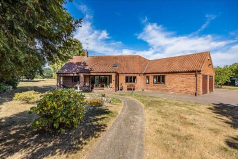 Superbly Spacious House And Gardens in Mansfield Road, Edingley