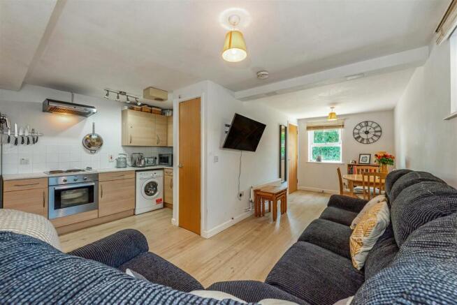 Sittiing/Kitchen Area