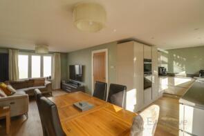 8, Dolphin Close, Worcester WR2 6BG