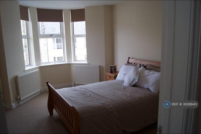 Bedroom (Duvet&Pillows Not Included)