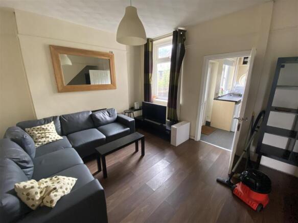 4RT Living Room a.JPG