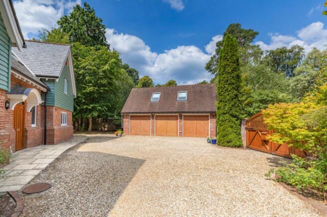 Driveway/Garage