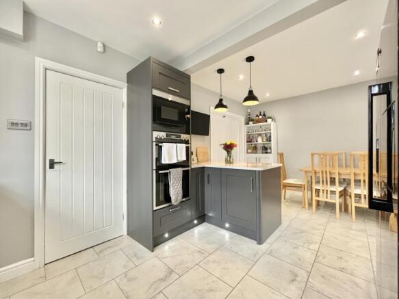 KITCHEN DINER