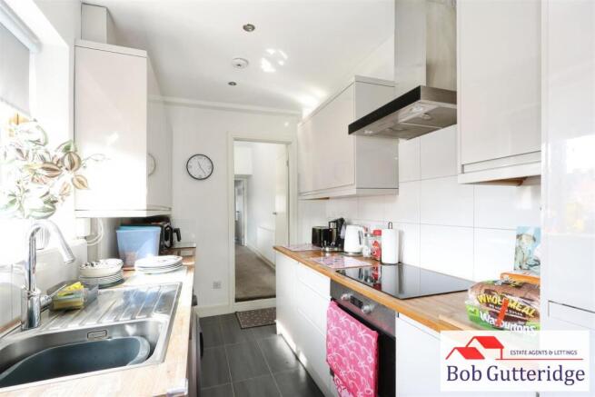 LUXURY FITTED KITCHEN