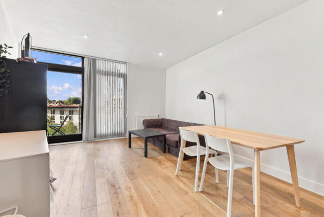 2 Bed 2 Bath Flat