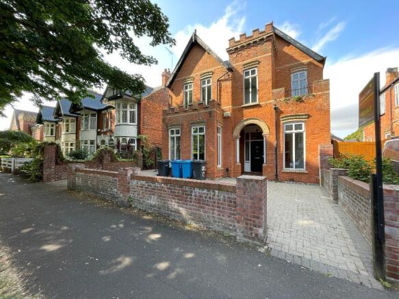 5 bedroom Detached for sale