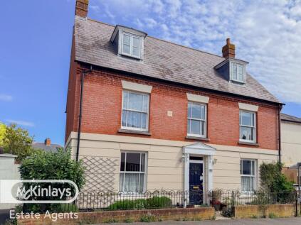 Spacious 5-Bed Detached Family Home with Conservatory, Solar Panels & Double Garage. Dunkleys Way.Taunton