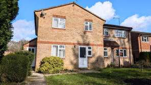 2, Eleanor Close, Passfield, Liphook GU30 7TX