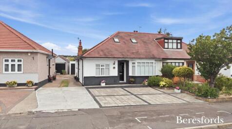 Pettits Lane North, Romford, RM1