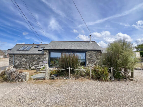 1 Bedroom Bungalow for Sale