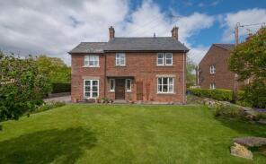 Droed Y Mynydd, Corwen Road, Mold CH7 4TG