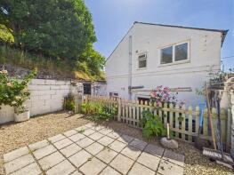 2 Bryn Bach, Queen Street, Cefn Mawr, Wrexham LL14 3BD