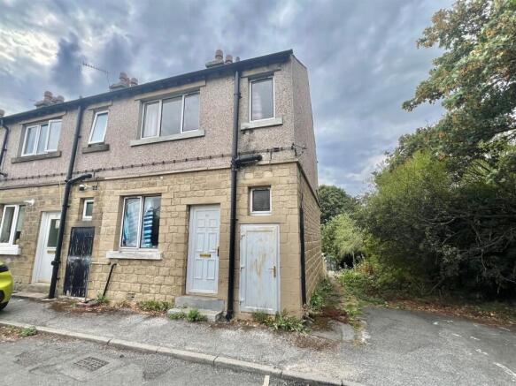 Bramleys Estate Agents - Auction - Oak Tree Avenue