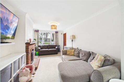 Kingsbridge Cottages, Nine Mile Ride, Wokingham, Berkshire, RG40