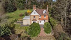 Hillside, Walking Bottom, Guildford GU5 9RR