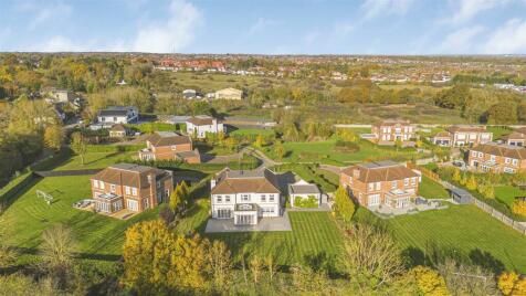 Exclusive Detached Home in Private Development - Goffs Oak