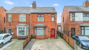 31, Spindle Hillock, Wigan WN4 0PY