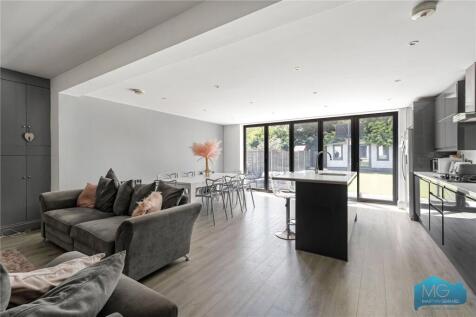Petworth Road, London, N12