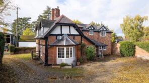 Gardeners Cottage, Bromsgrove Road, Winterfold, Kidderminster DY10 4PL