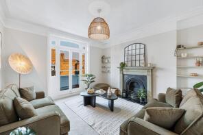 10, Kenyon Mansions, Queen's Club Gardens, London W14 9RN