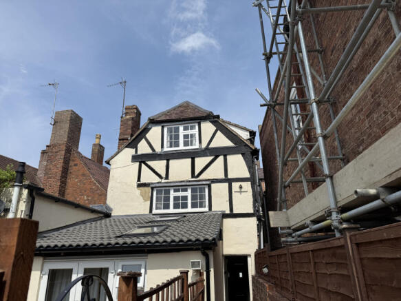 2 Bedroom Maisonette for Sale