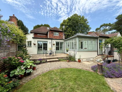A Charming Country Home With Versatile Living Space & A Beautiful Village Location