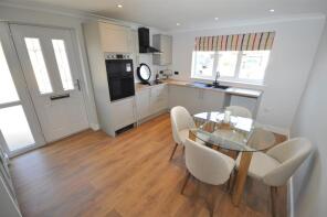 11, Laburnum Avenue, Moorends, Doncaster DN8 4SF