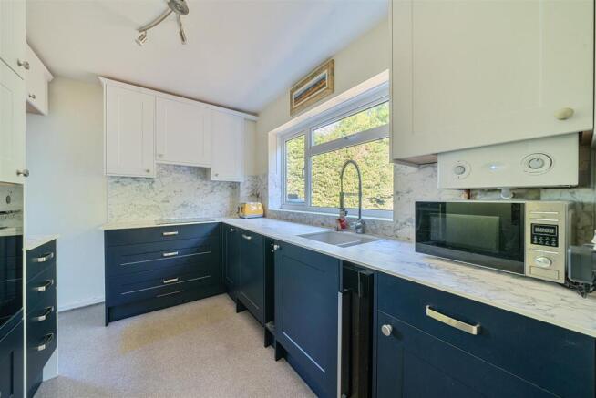 Kitchen 2.jpg