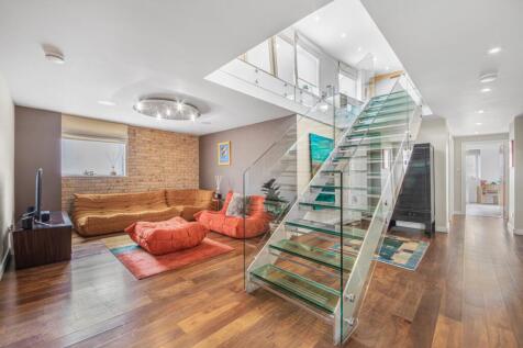 Basin Approach,
Canary Wharf, E14