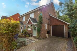 4, Beauclerk Green, Winchfield, Hook RG27 8BF