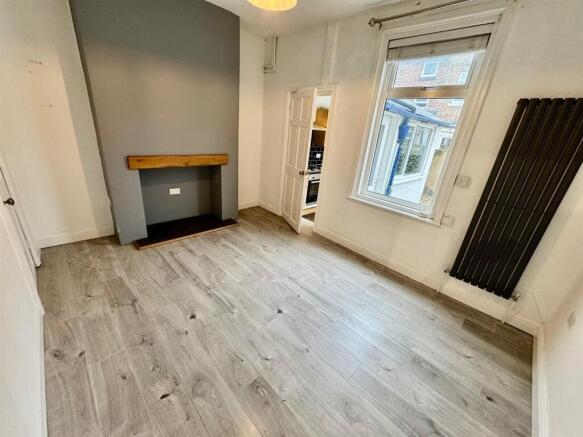 Dining room 2.jpg