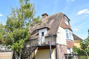 Maisonette, Cadborough Cliff, Rye TN31 7EB