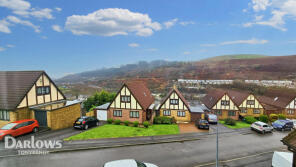 22, Llwyncelyn Parc, Porth CF39 9UA