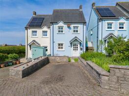 8, Clos Sant Cenydd, Llangennith, Swansea SA3 1JT