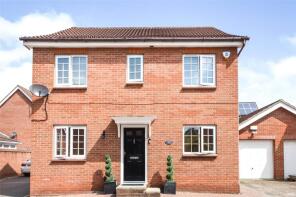 165, Frobisher Gardens, Chafford Hundred, Grays RM16 6EZ